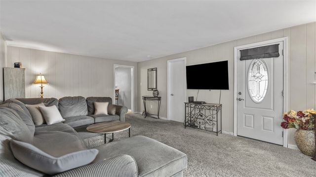 341 E MCMURRAY RD, Peters Twp, PA 15317