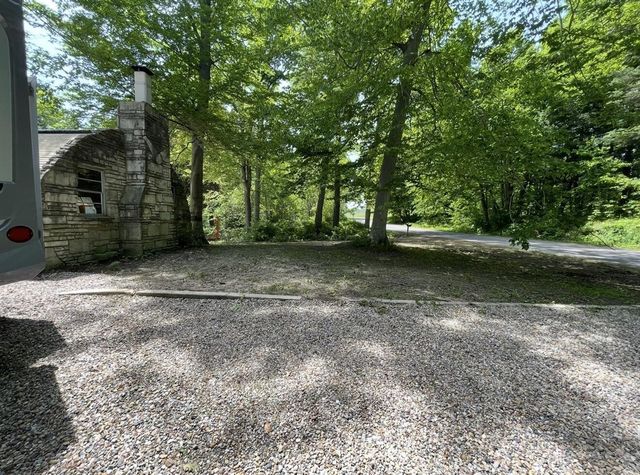 8040 W Martin Road, Three Oaks, MI 49128