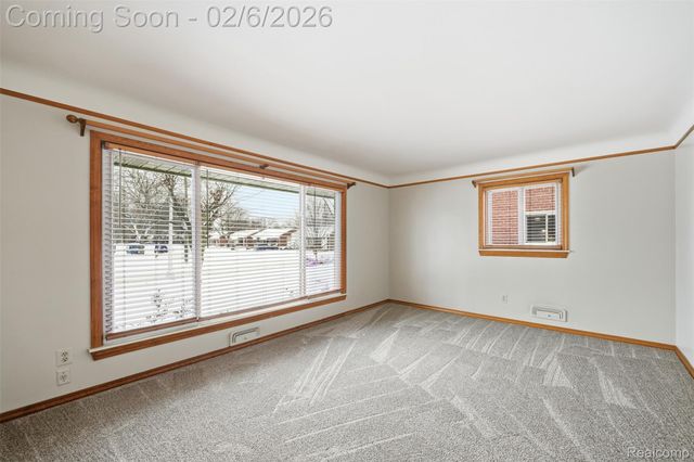 28184 Elmira Street, Livonia, MI 48150