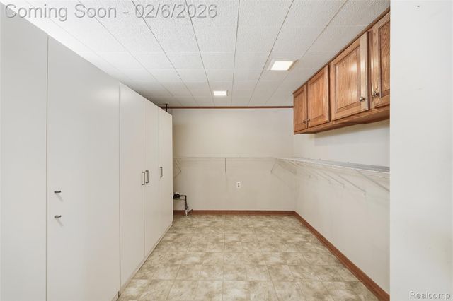 28184 Elmira Street, Livonia, MI 48150