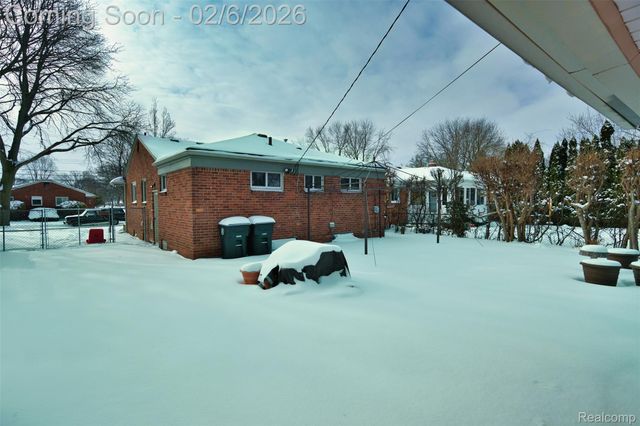 28184 Elmira Street, Livonia, MI 48150