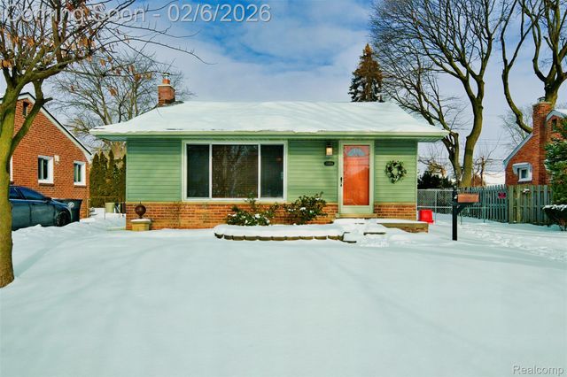 28184 Elmira Street, Livonia, MI 48150