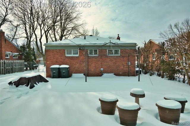 28184 Elmira Street, Livonia, MI 48150