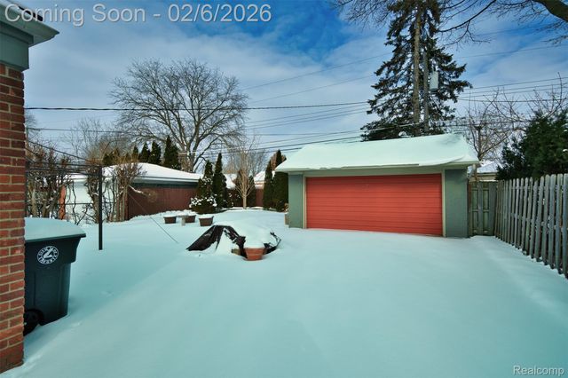 28184 Elmira Street, Livonia, MI 48150