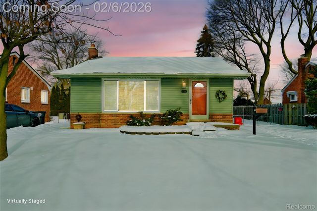 28184 Elmira Street, Livonia, MI 48150