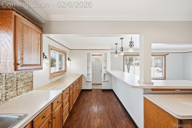 28184 Elmira Street, Livonia, MI 48150