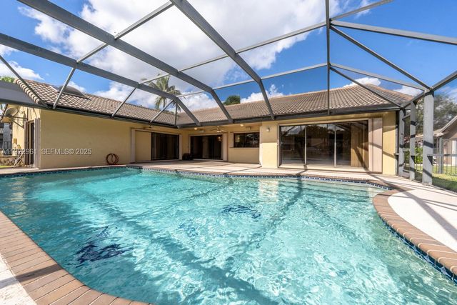 9272 NW 18th St, Plantation, FL 33322