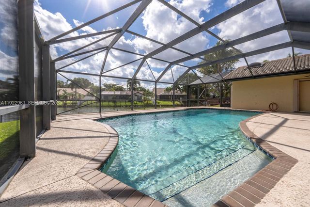 9272 NW 18th St, Plantation, FL 33322