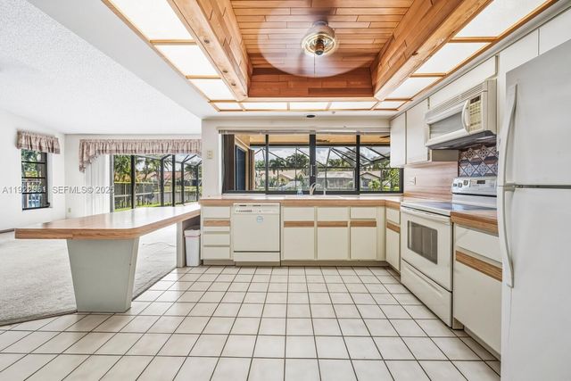 9272 NW 18th St, Plantation, FL 33322