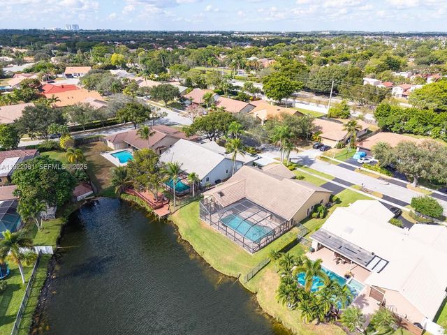 9272 NW 18th St, Plantation, FL 33322