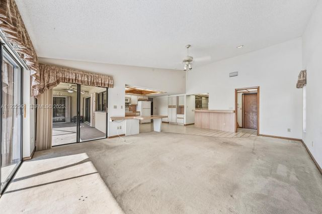 9272 NW 18th St, Plantation, FL 33322