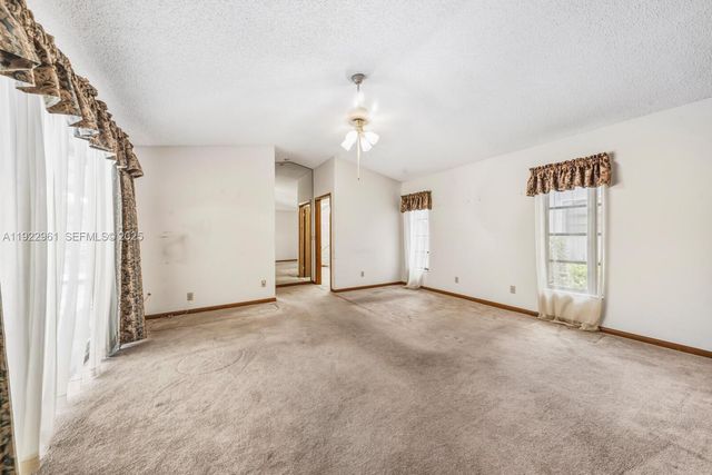 9272 NW 18th St, Plantation, FL 33322