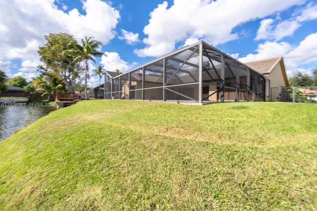 9272 NW 18th St, Plantation, FL 33322