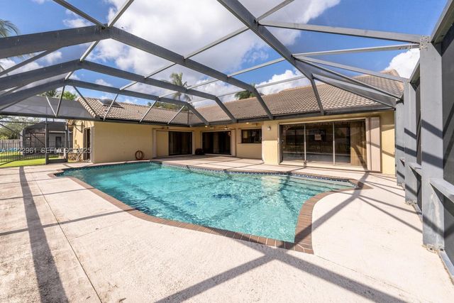 9272 NW 18th St, Plantation, FL 33322