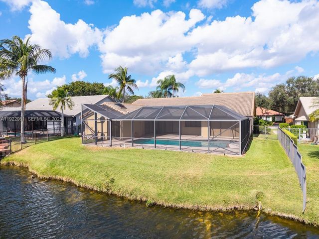 9272 NW 18th St, Plantation, FL 33322