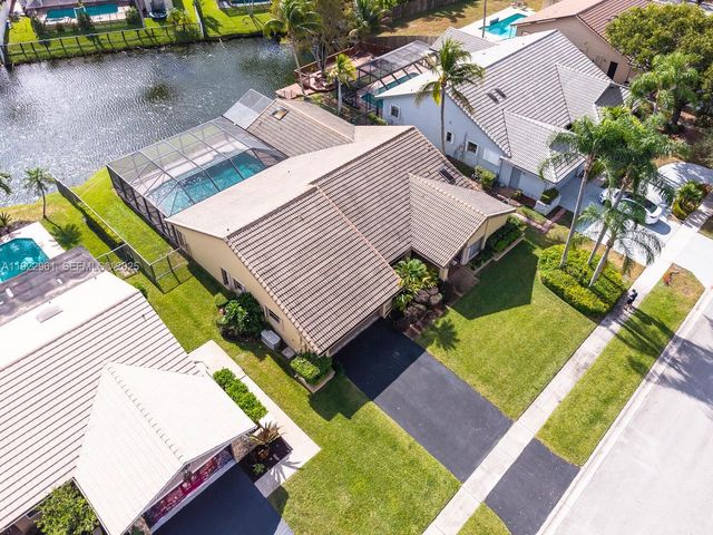 9272 NW 18th St, Plantation, FL 33322