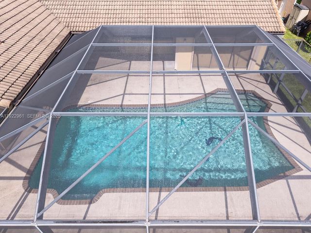 9272 NW 18th St, Plantation, FL 33322