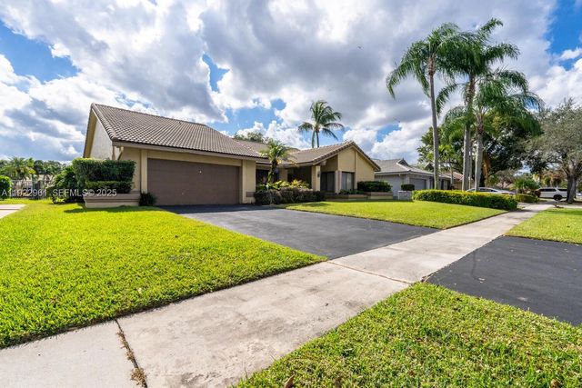 9272 NW 18th St, Plantation, FL 33322