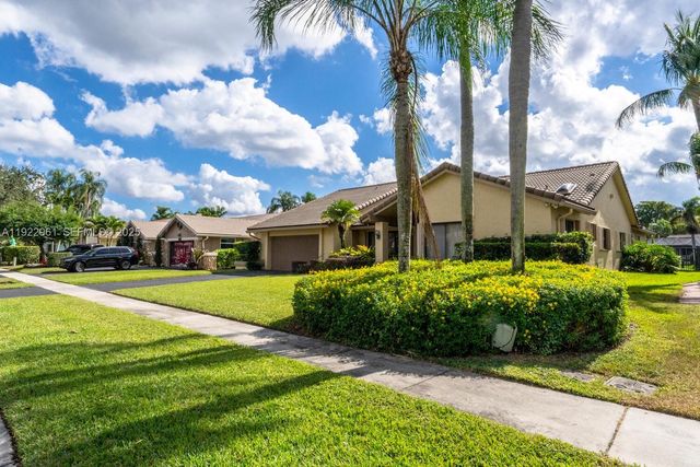 9272 NW 18th St, Plantation, FL 33322