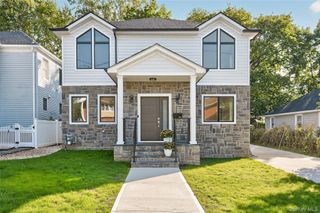80 Clapham Avenue, Manhasset, NY 11030
