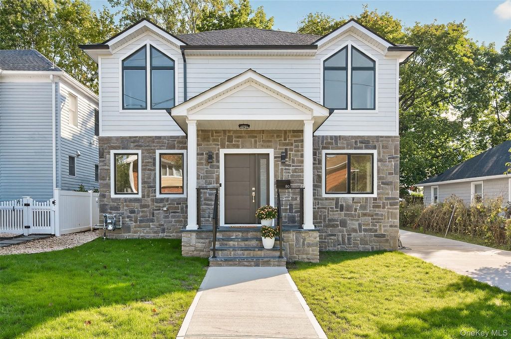 80 Clapham Avenue, Manhasset, NY 11030
