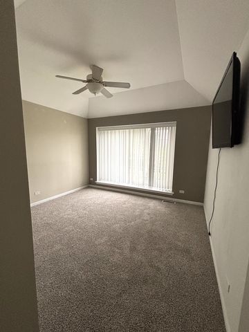 375 W Devon Avenue, Roselle, IL 60172