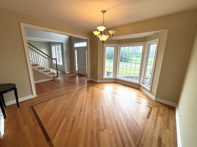 375 W Devon Avenue, Roselle, IL 60172