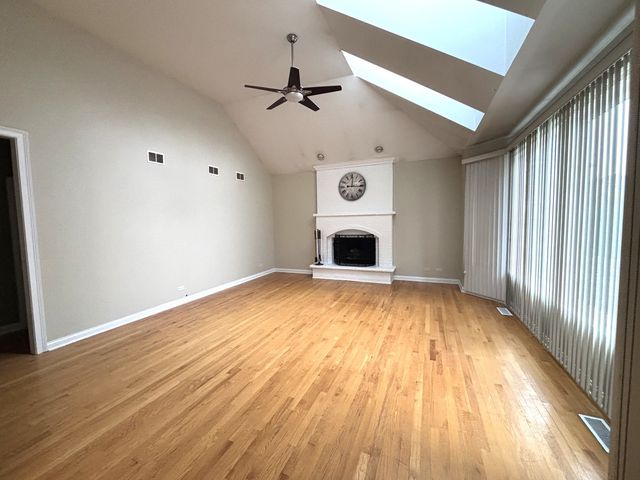 375 W Devon Avenue, Roselle, IL 60172