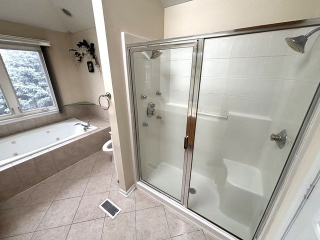 375 W Devon Avenue, Roselle, IL 60172