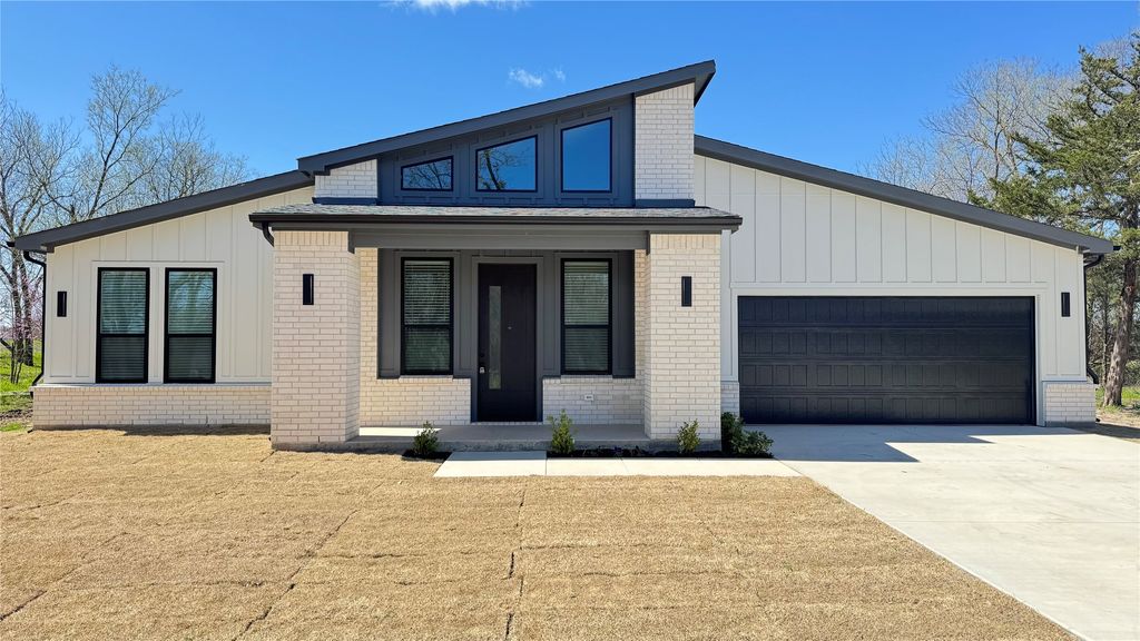 2640 Lake Avenue, Farmersville, TX 75442