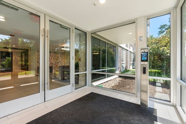 60 Babcock St 53, Brookline, MA 02446