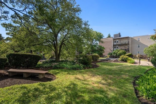 60 Babcock St 53, Brookline, MA 02446