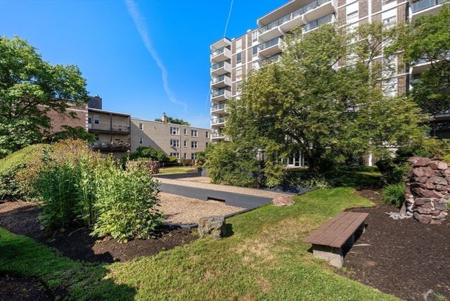60 Babcock St 53, Brookline, MA 02446