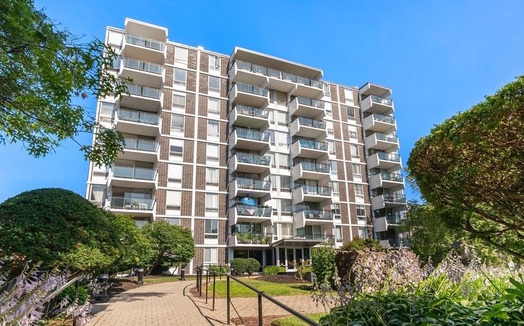 60 Babcock St 53, Brookline, MA 02446