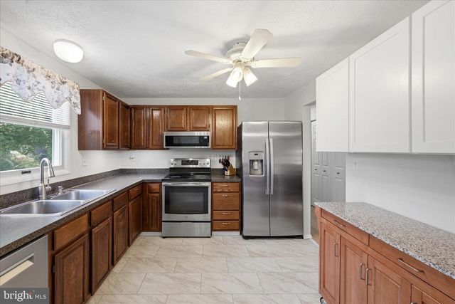 3824 BEECH DOWN DR, Chantilly, VA 20151