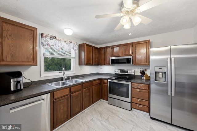 3824 BEECH DOWN DR, Chantilly, VA 20151