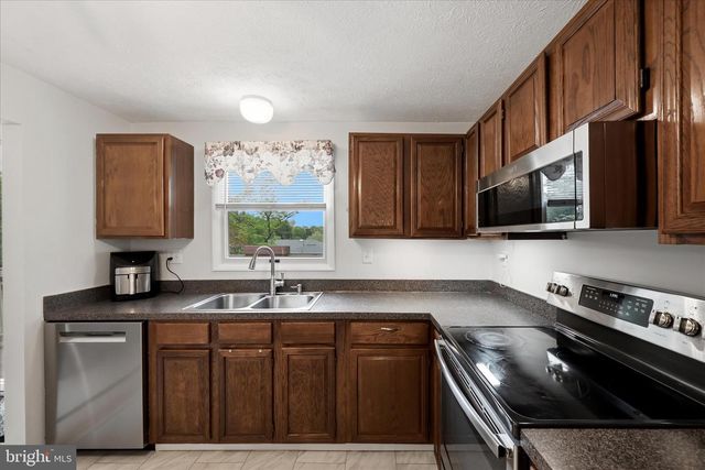 3824 BEECH DOWN DR, Chantilly, VA 20151