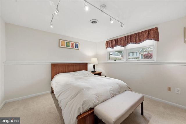 3824 BEECH DOWN DR, Chantilly, VA 20151