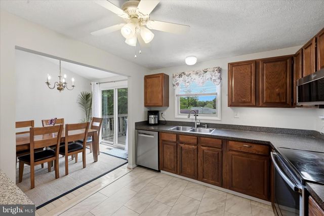 3824 BEECH DOWN DR, Chantilly, VA 20151