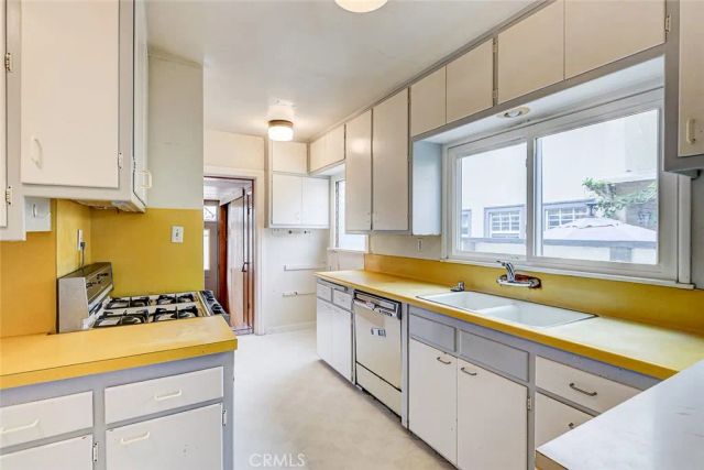 222 Avenue D, Redondo Beach, CA 90277