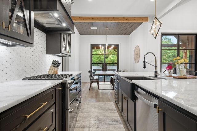 257 Fox Run Lane, Robinson, TX 76706