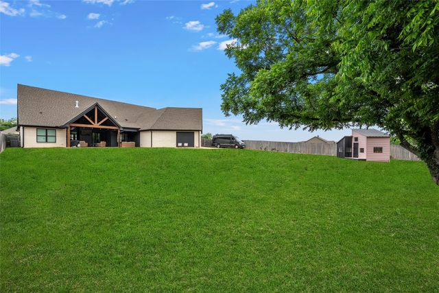 257 Fox Run Lane, Robinson, TX 76706