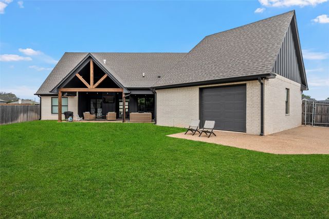 257 Fox Run Lane, Robinson, TX 76706