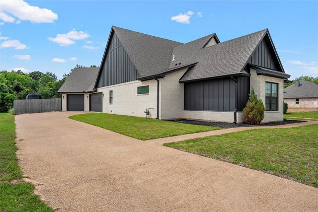 257 Fox Run Lane, Robinson, TX 76706