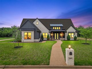 257 Fox Run Lane, Robinson, TX 76706