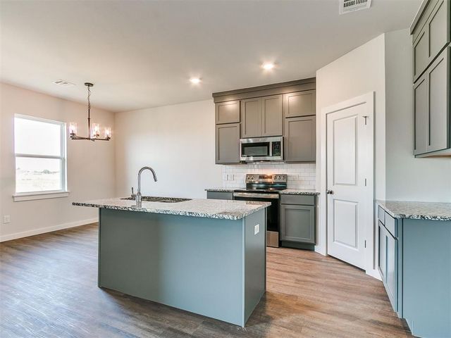 1713 Oak Way, Tuttle, OK 73089