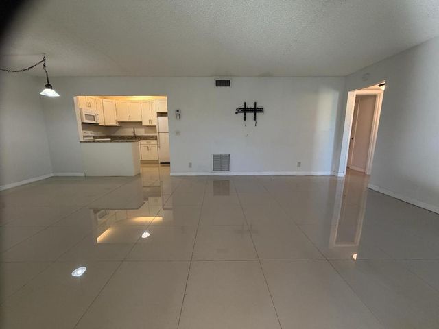 5930 Whispering Pine Way B-1, Greenacres, FL 33463