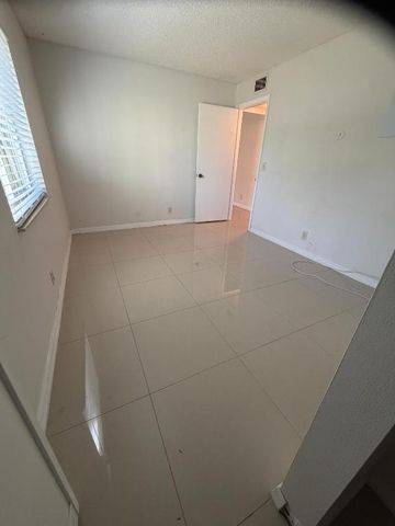 5930 Whispering Pine Way B-1, Greenacres, FL 33463