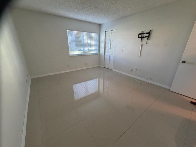 5930 Whispering Pine Way B-1, Greenacres, FL 33463