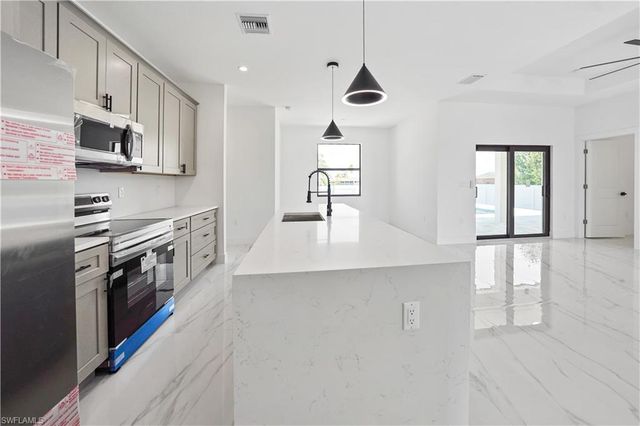 2511 7th ST, Cape Coral, FL 33993
